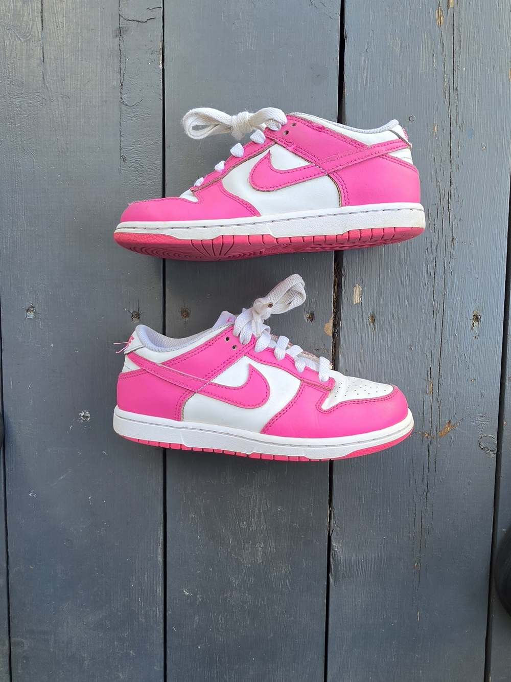 Nike Kids Low-Top Sneakers in Bright Pink and White